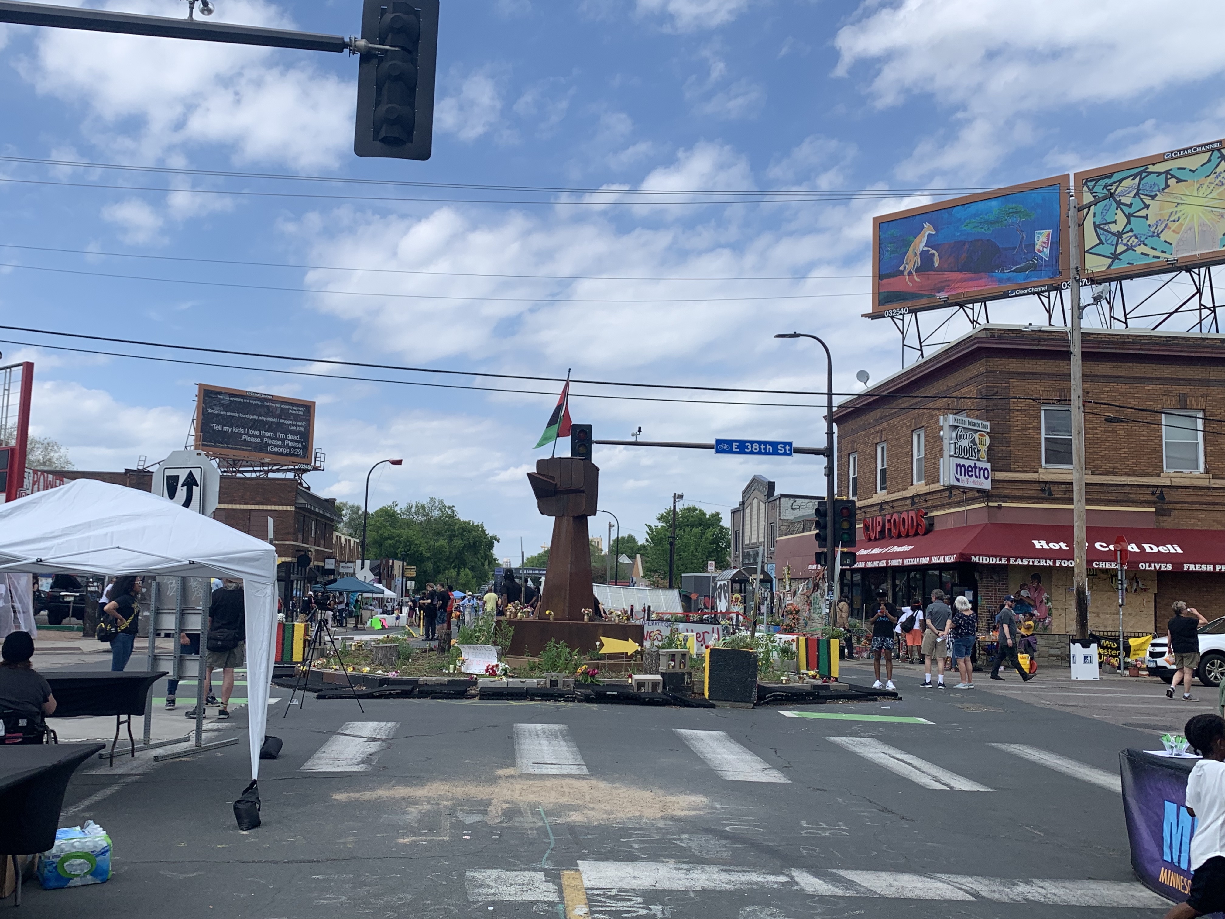 Image of the intersection at 38th and Chicago.